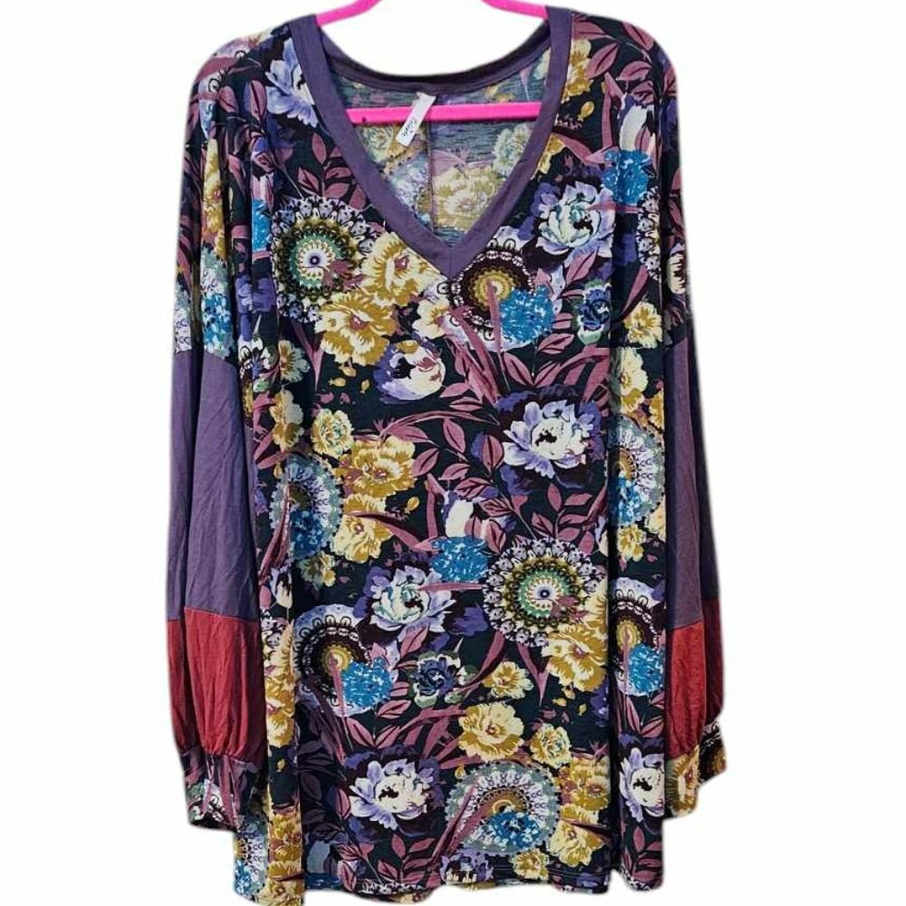 $5 if Bundled! EUC Beautiful Floral Boutique Top Plus